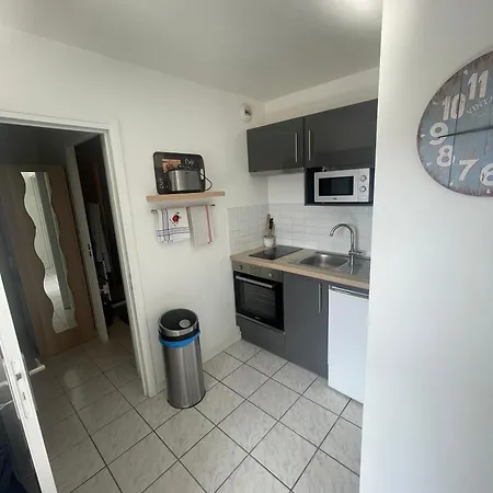 2 Pièces Ensoleillé Accès Direct *